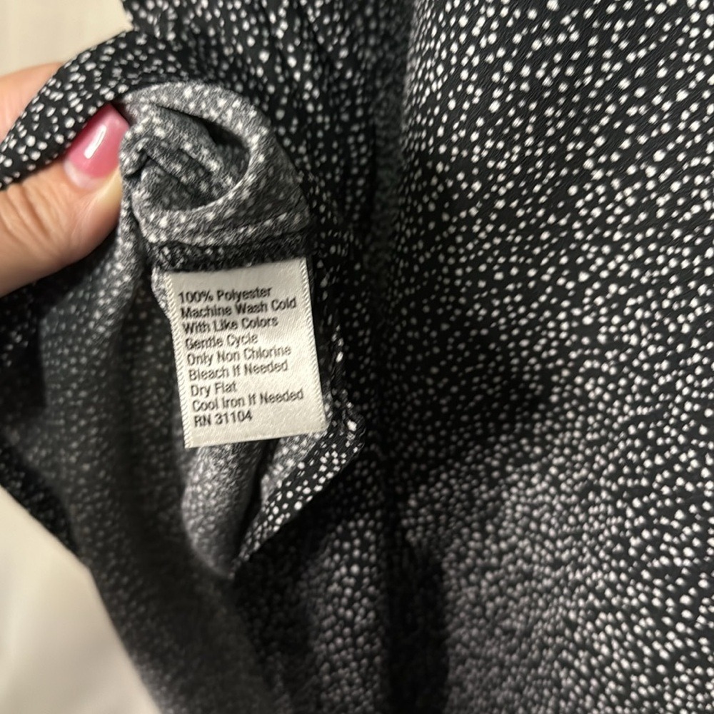 Madison Black & White Polka Dot V-Neck Short Sleeve‎ Blouse Top, Size M - Picture 5 of 6